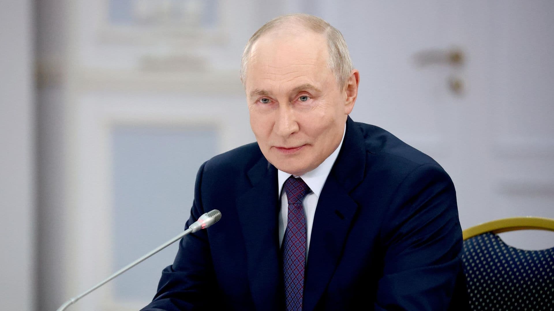 Путин поручил расширить сферы использования субсидий на развитие транспорта