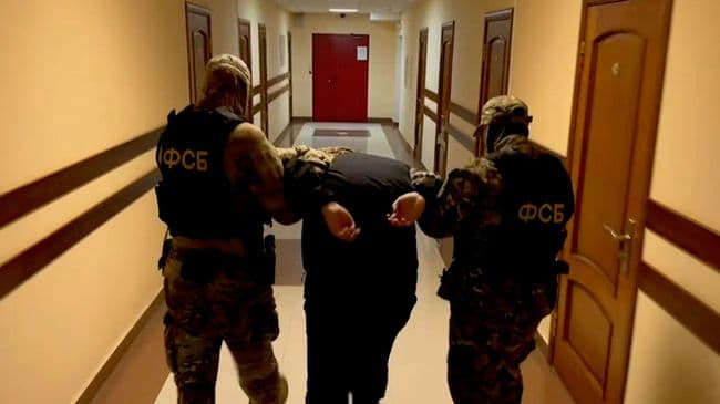 Появились кадры задержания россиян, обслуживавших сим-боксы для Киева