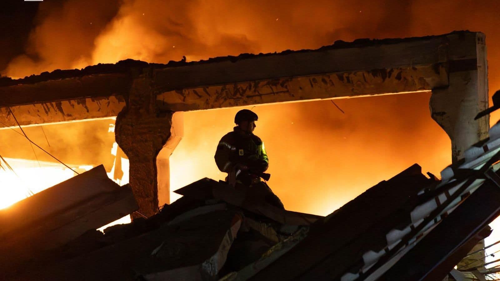 ВС России поразили в Киеве складской центр, где хранились ударные дроны