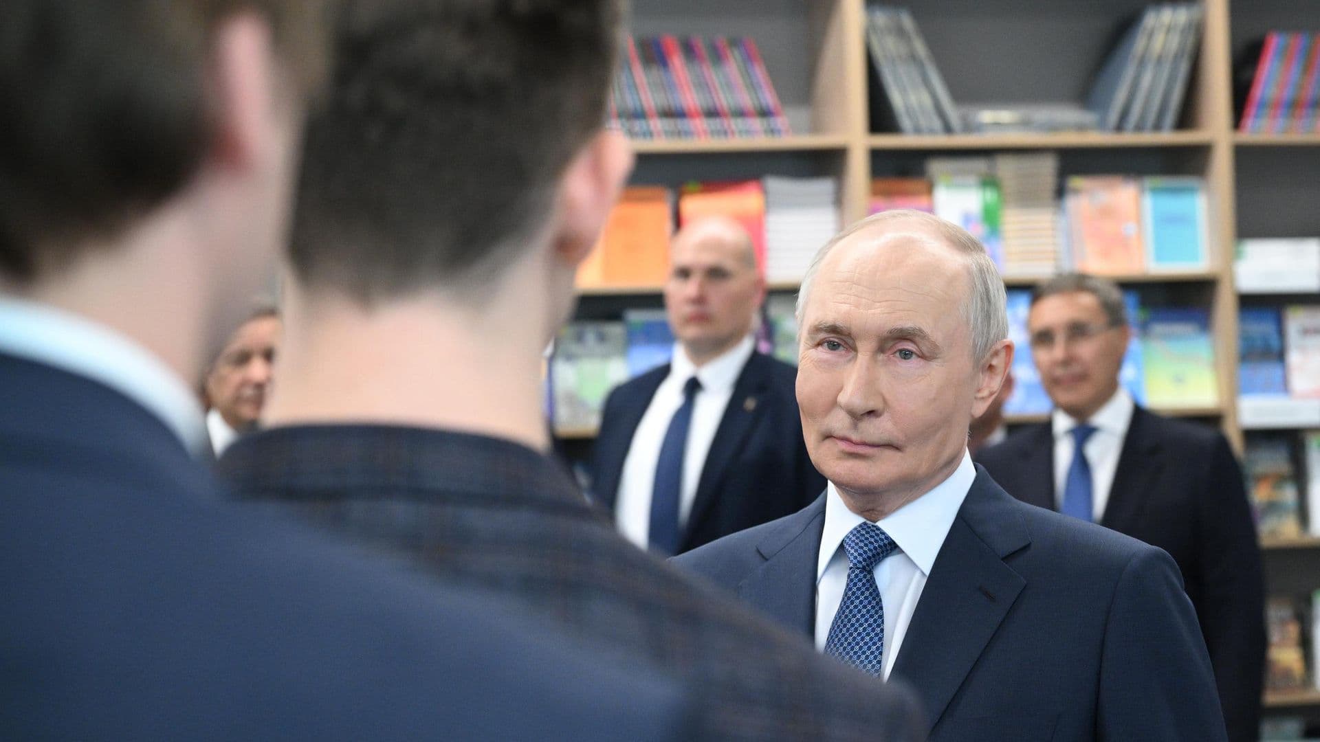 Путин обсудил с молодыми учеными из Новосибирской области развитие науки