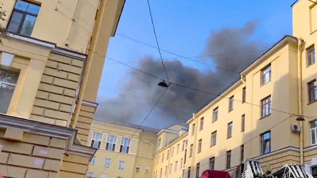 В Петербурге выросла площадь пожара на крыше ДК "Выборгский"