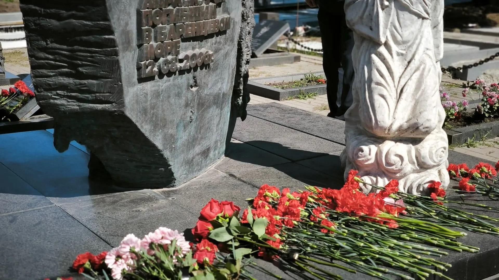 В Курске почтили память моряков, погибших на АПЛ "Курск"
