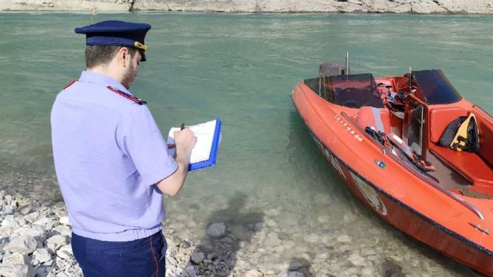 СК возбудил дело после гибели женщины при ЧП с катером в Дагестане
