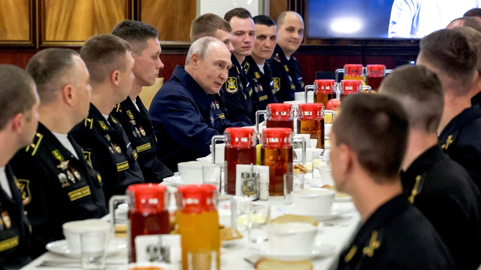Путин сообщил, что обсуждал боеготовность ВМФ с Белоусовым