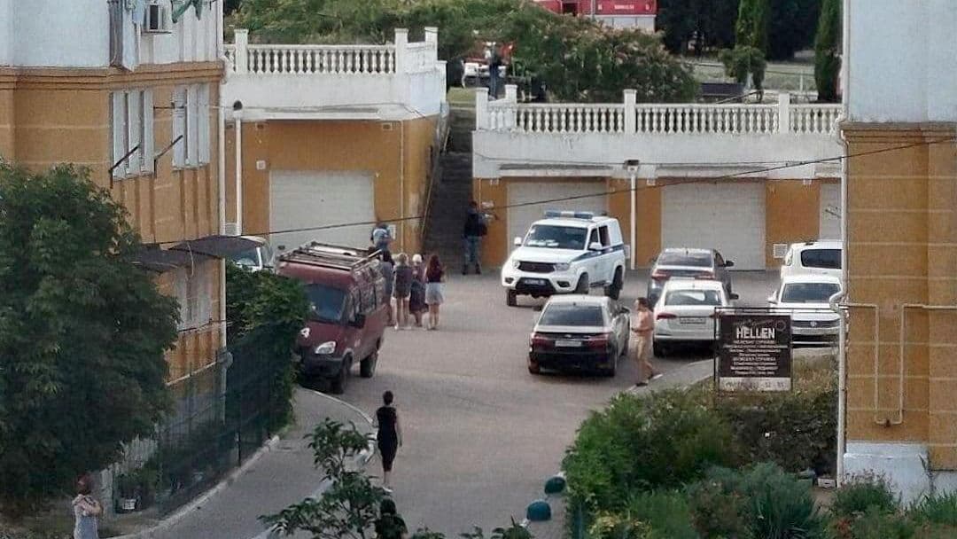 В Севастополе оцепили место подрыва военнослужащего