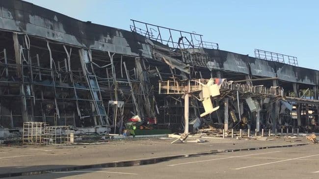 Два человека пострадали в ТЦ, уничтоженном при атаке ВСУ на Енакиево