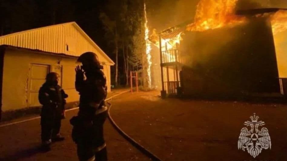 В Ленинградской области из горящего лагеря эвакуировали более ста детей