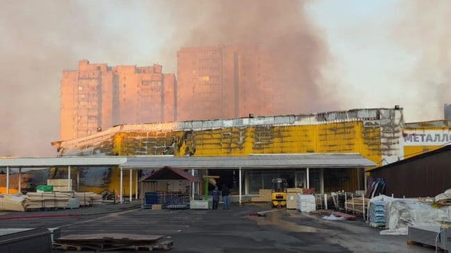 В Донецке ТЦ "Галактика" сгорел из-за атаки ВСУ