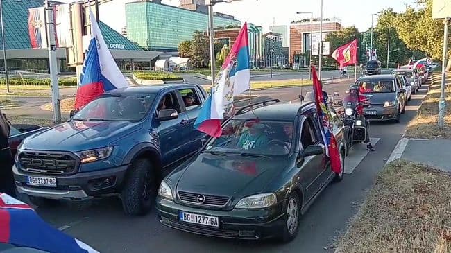 В Белграде устроили автопробег в поддержку народа России