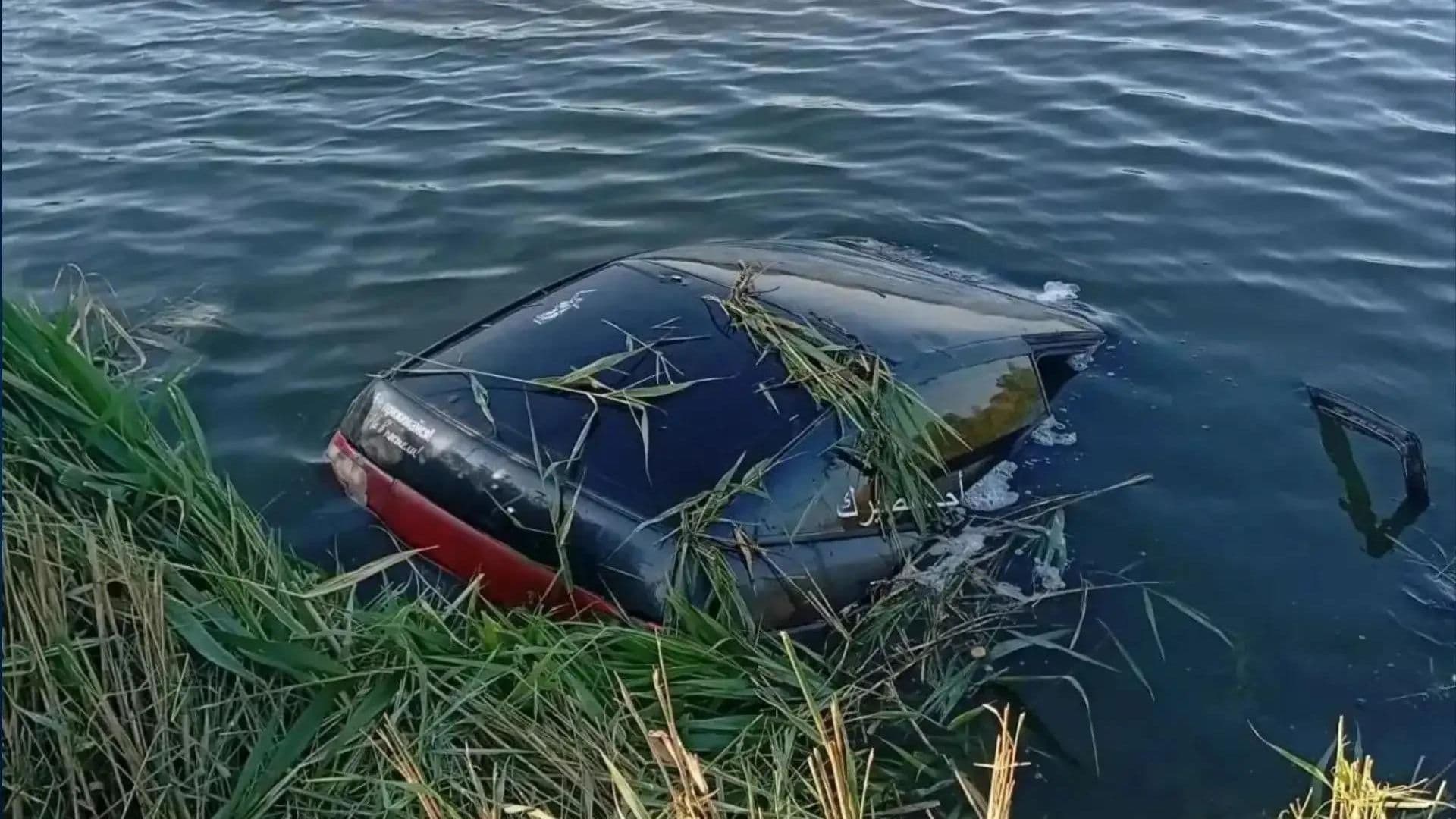 Водитель автомобиля, утонувшего в пруду под Саратовом, был лишен прав