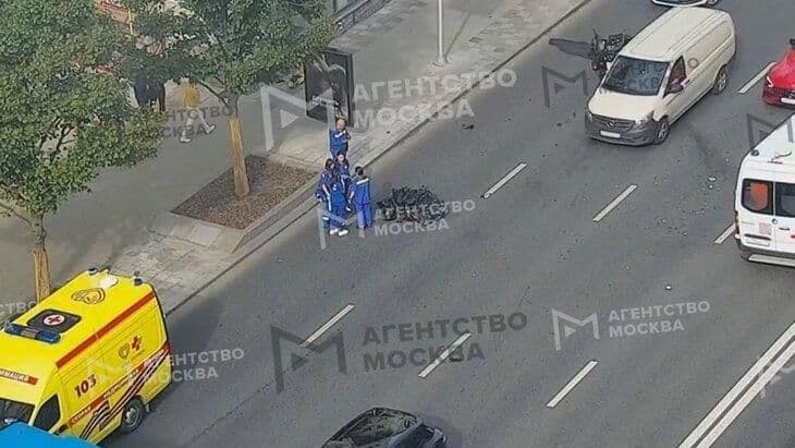 В центре Москвы столкнулись мотоцикл и скорая, мотоциклист погиб