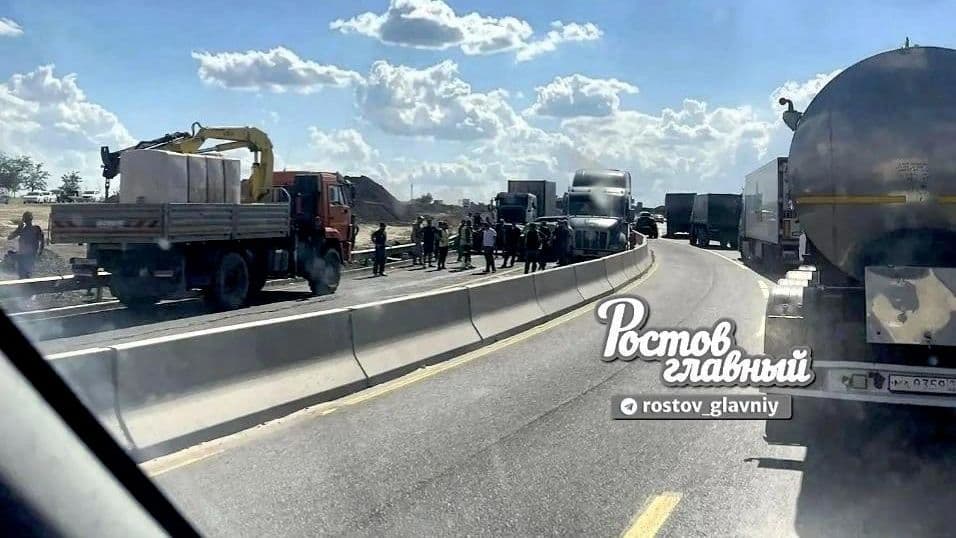 На трассе М-4 "Дон" в Ростовской области столкнулись 12 автомобилей
