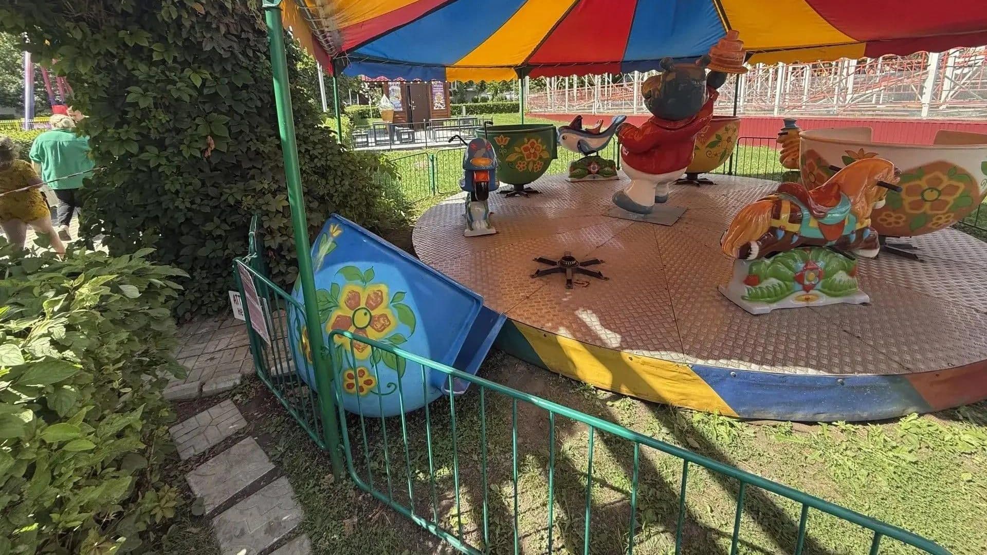 В Барнауле двое детей пострадали во время катания на аттракционе в парке