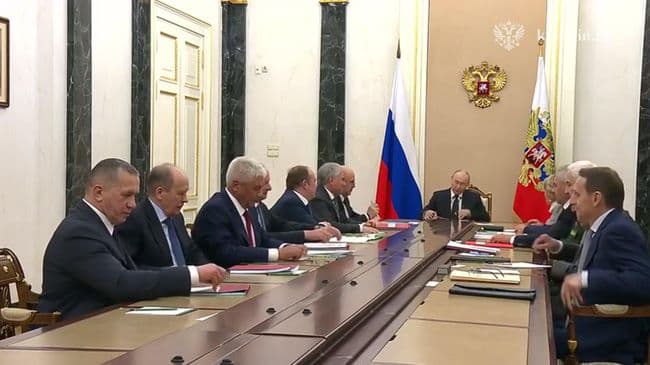 Путин обсудил с Совбезом развитие Арктики и военно-политическую тематику
