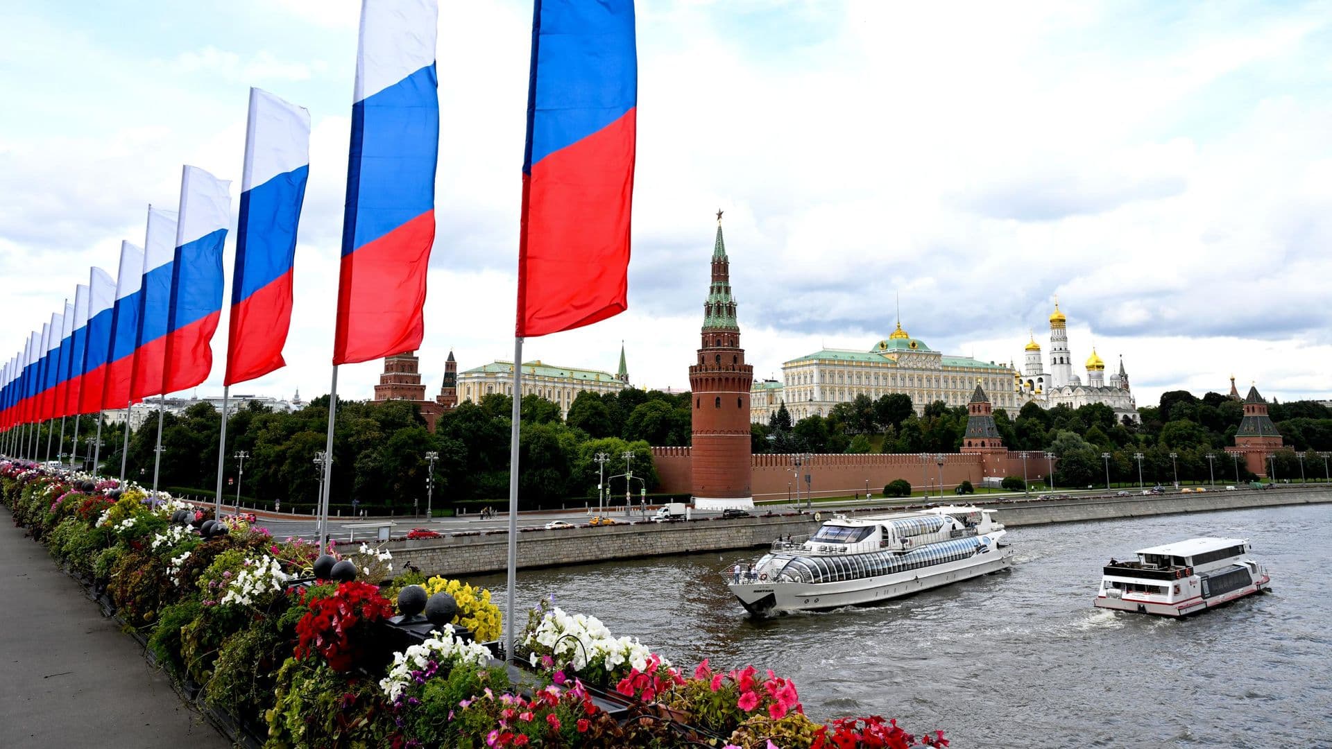 Пропаганда Запада демонизировала образ России во Франции, заявил историк