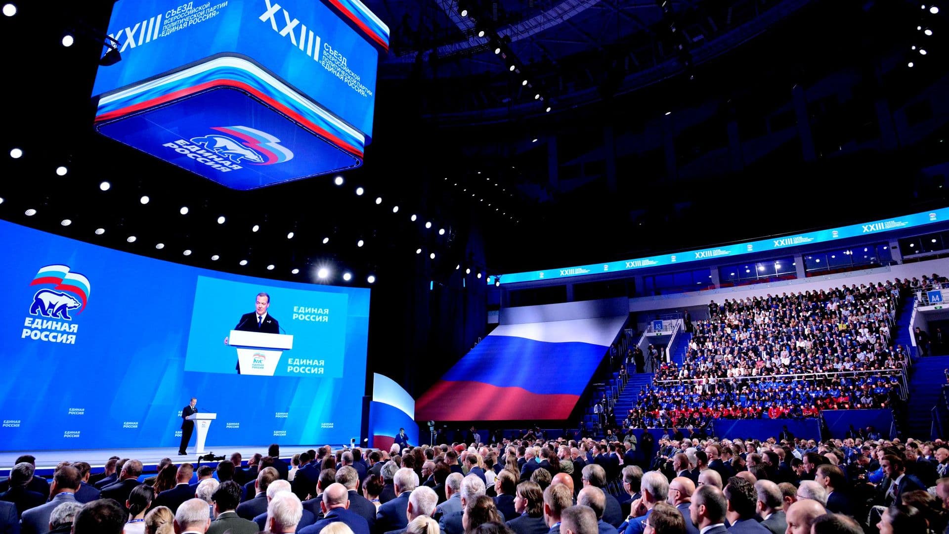 Медведев призвал лишить предателей России права на возвращение