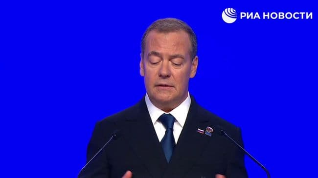 Медведев назвал Украину фантомной страной