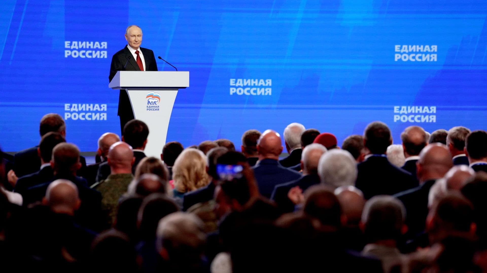 Победа России зависит от сплоченности общества, заявил Путин