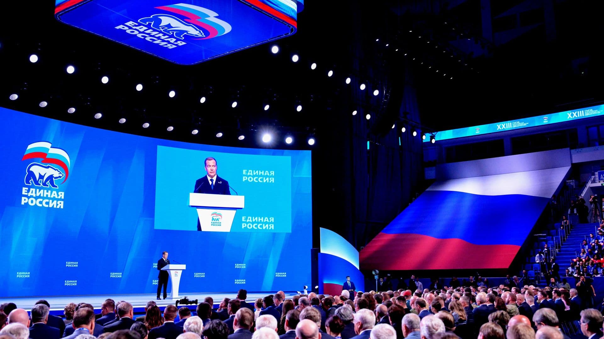 ЕР вступает в самый напряженный этап предвыборной кампании, заявил Медведев