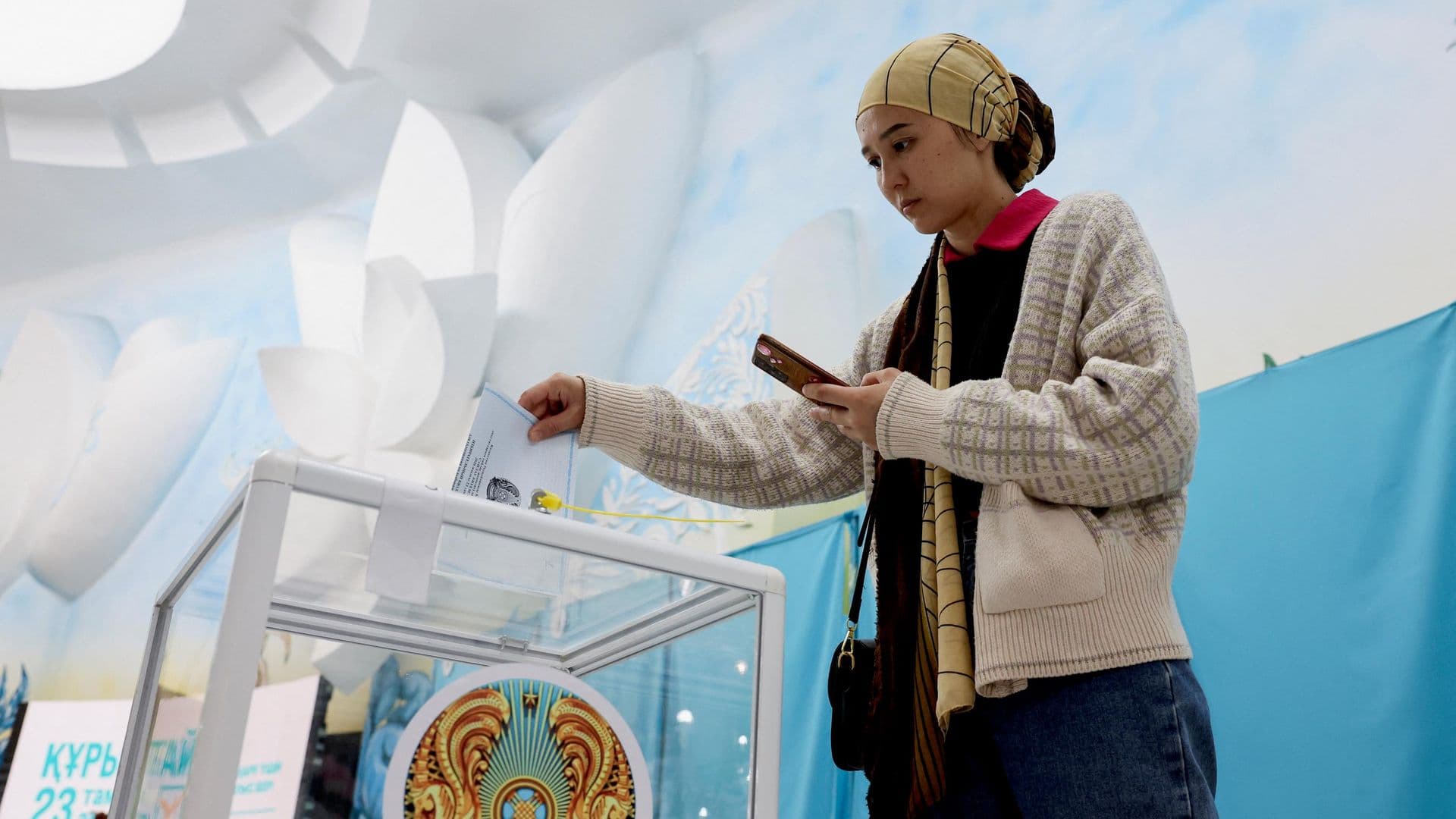 Явка на выборах в Казахстане составила 37,05 процента