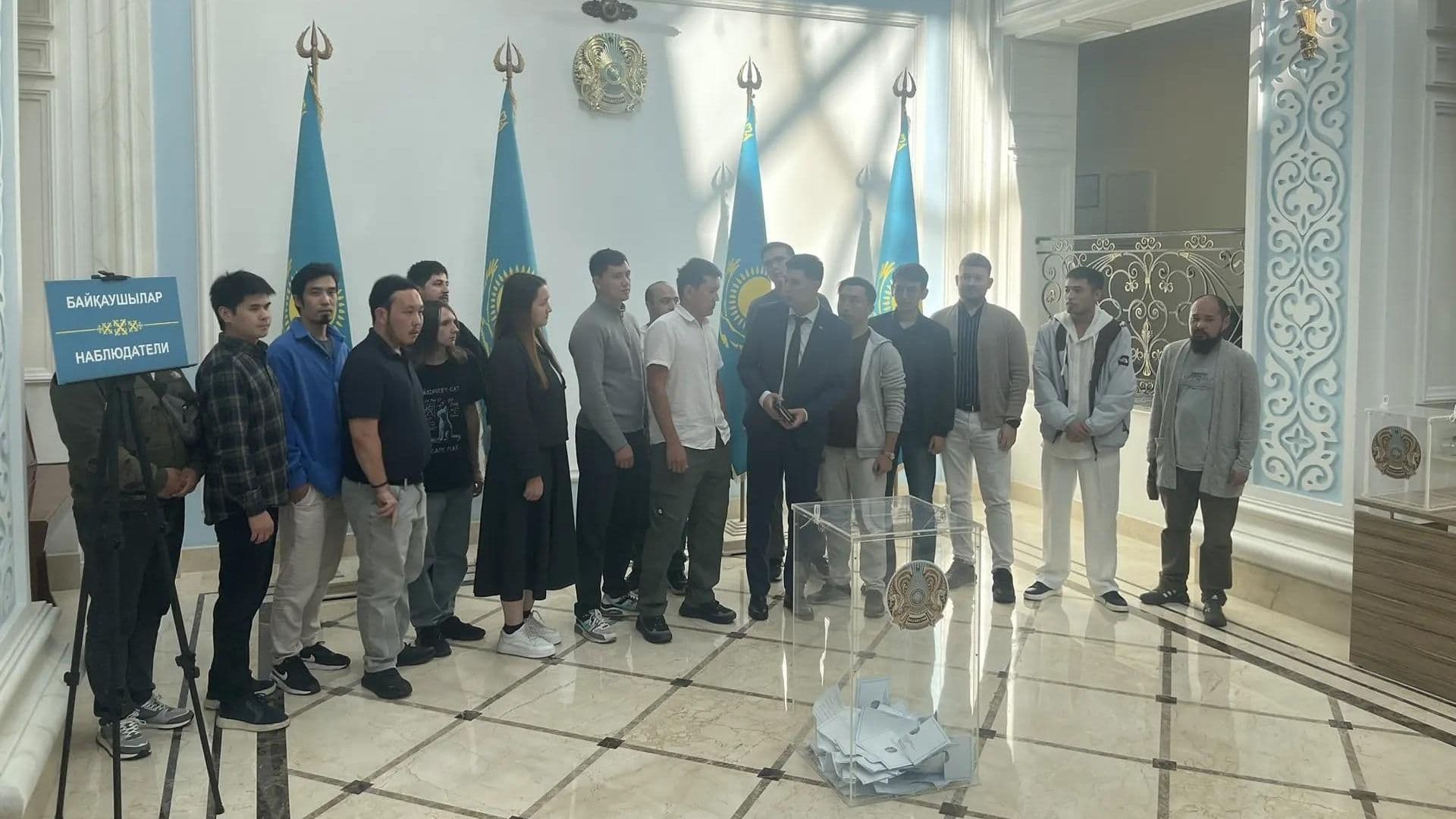 В Москве активно голосуют на выборах в парламент Казахстана