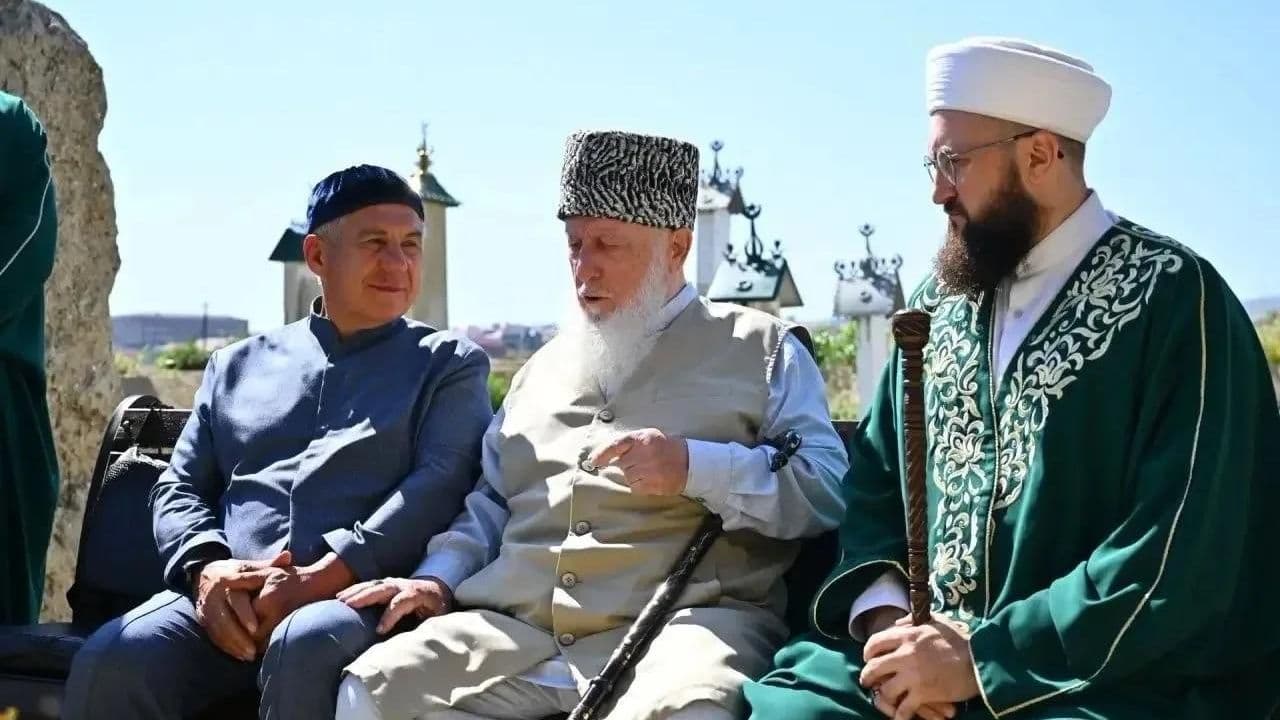 Глава Татарстана почтил память Ахмата Кадырова молитвой
