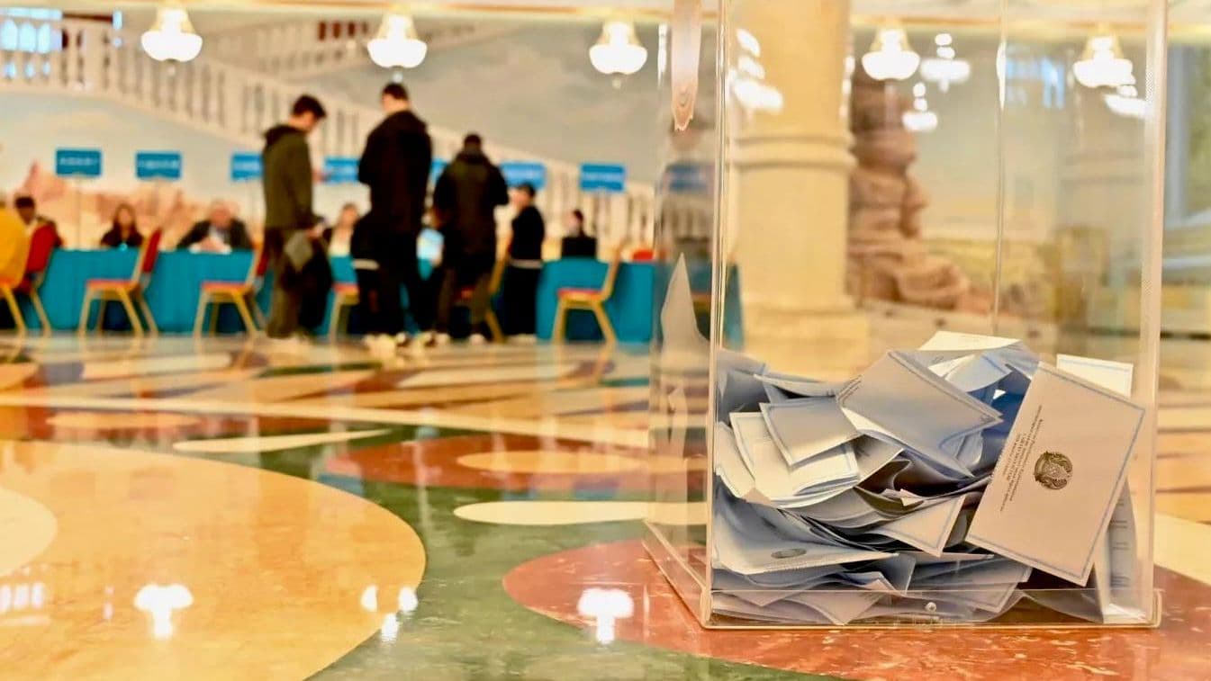 В курултай Казахстана проходят пять партий, показал экзитпол