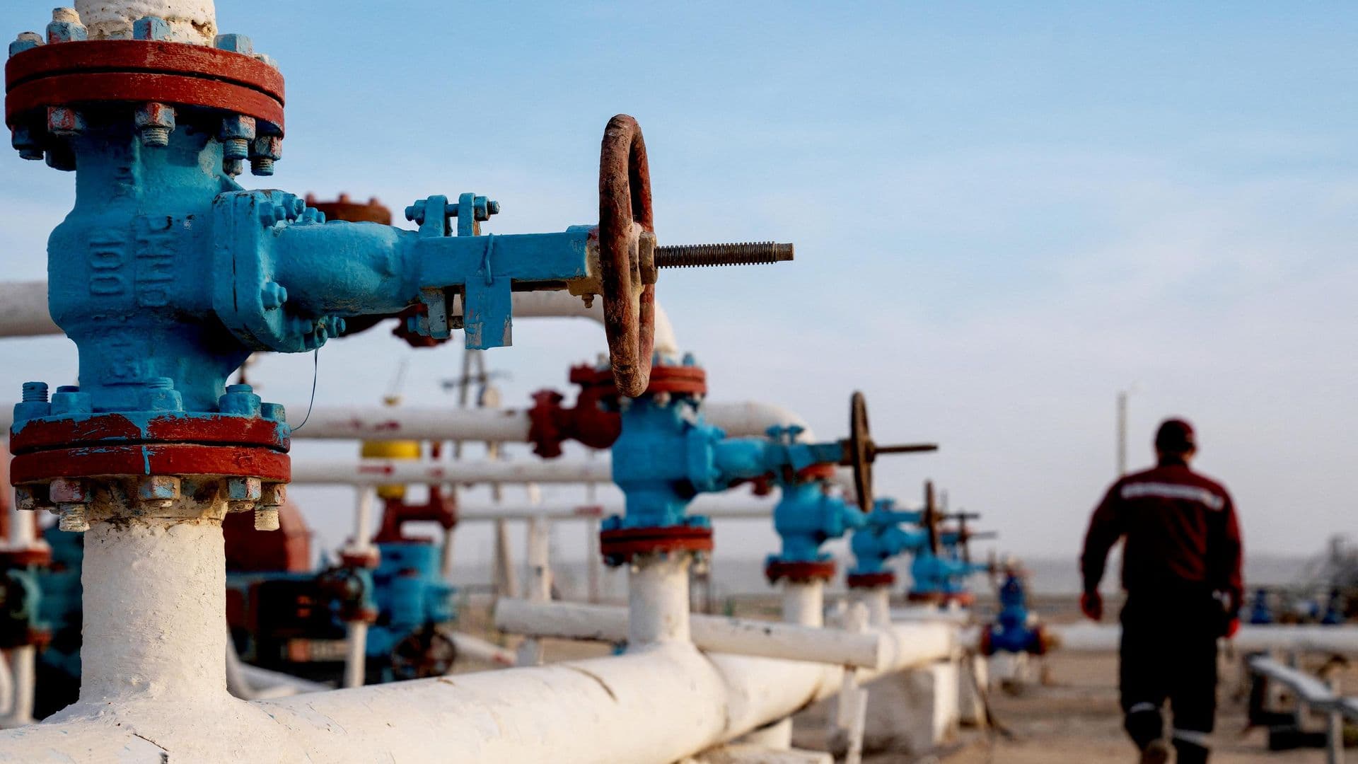 Казахстану пришлось снизить план добычи нефти из-за украинских атак на КТК