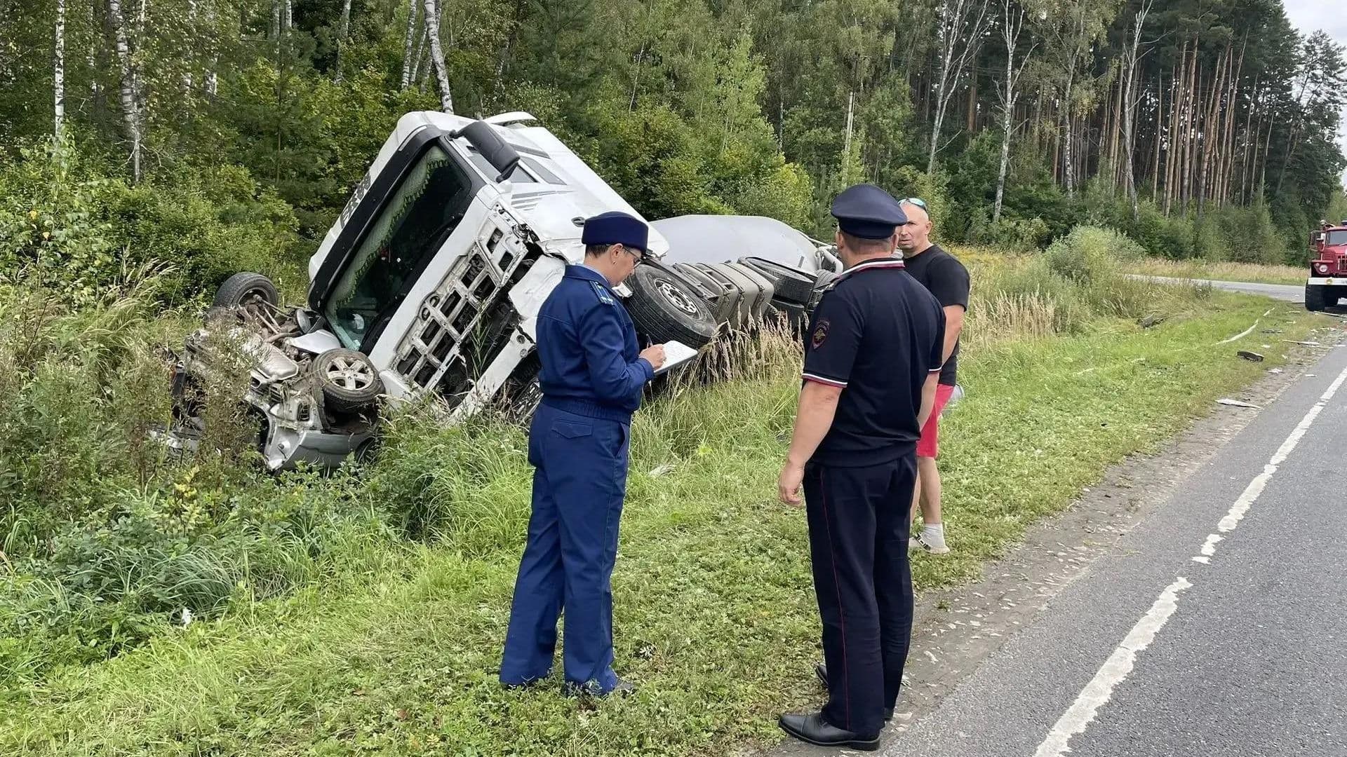 В Калужской области три человека погибли в ДТП с цементовозом