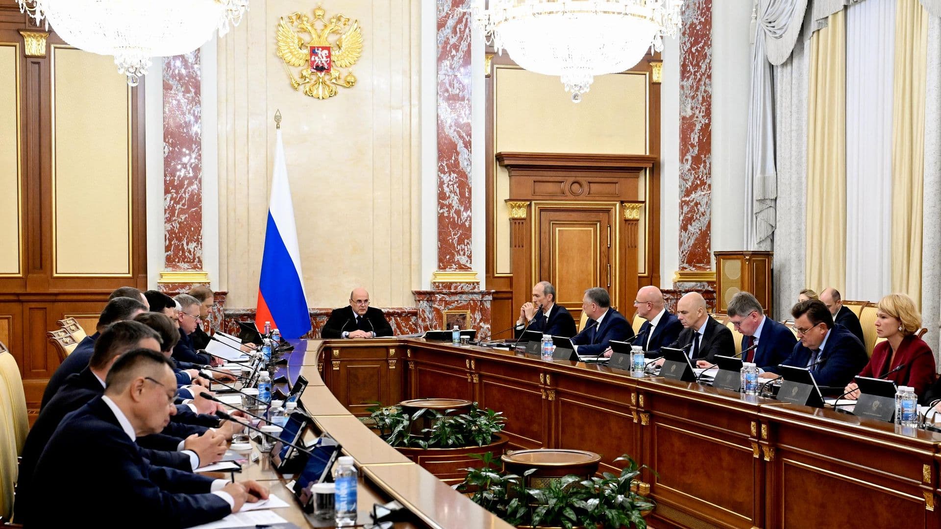 Правительство выделит свыше 9,5 миллиарда рублей на перевозки товаров АПК