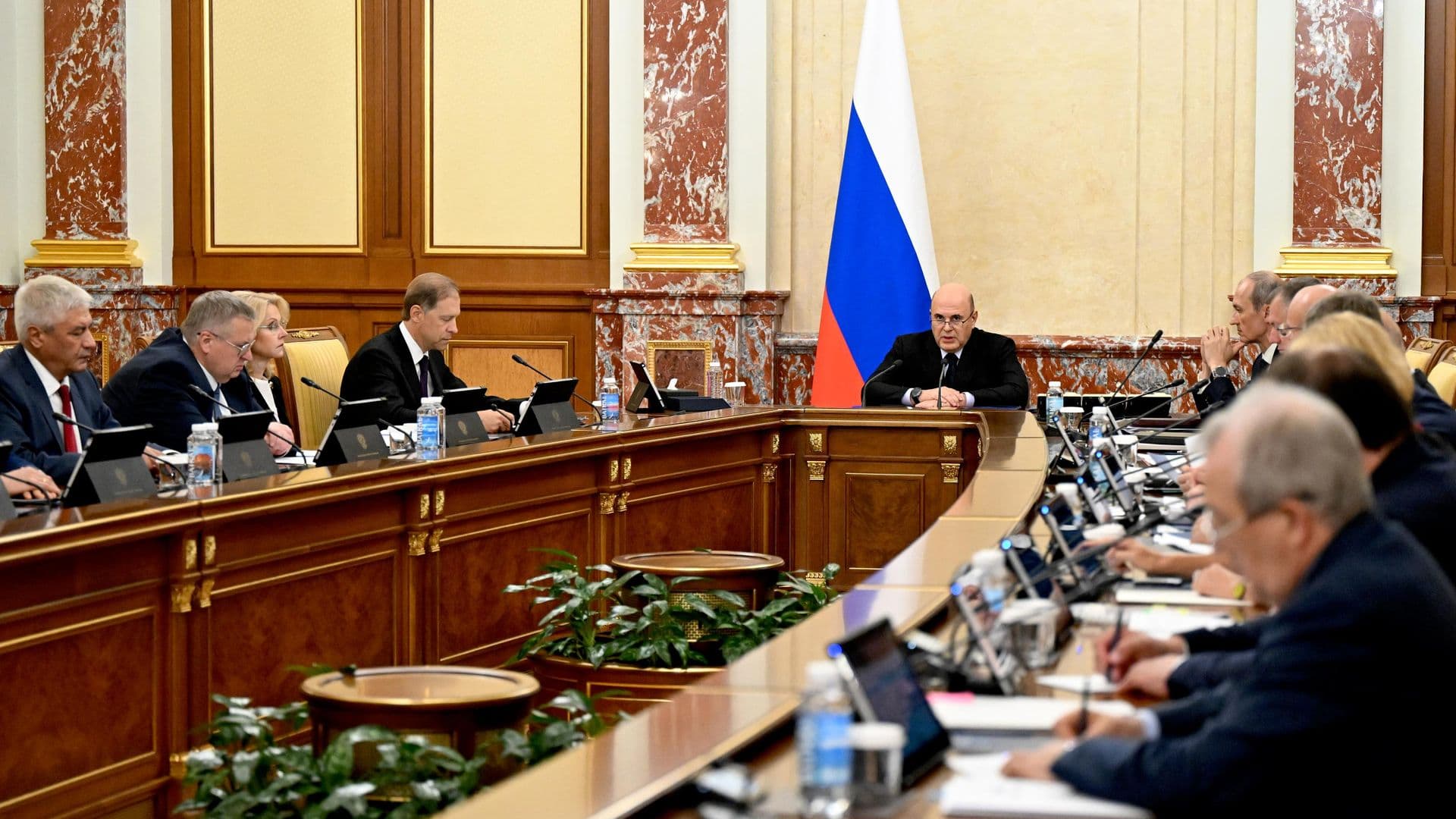Бизнесы в Крыму и Севастополе получат отсрочку по уплате страховых взносов