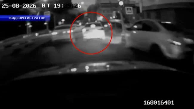 В Саратове пьяный водитель после задержания разделся перед полицейскими