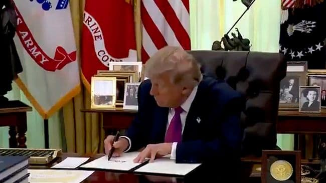 Трамп подписал указ о переименовании озера Онтарио в озеро Америка