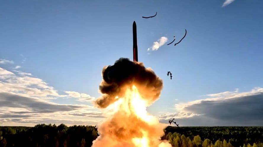 С космодрома Плесецк запустили межконтинентальную баллистическую ракету