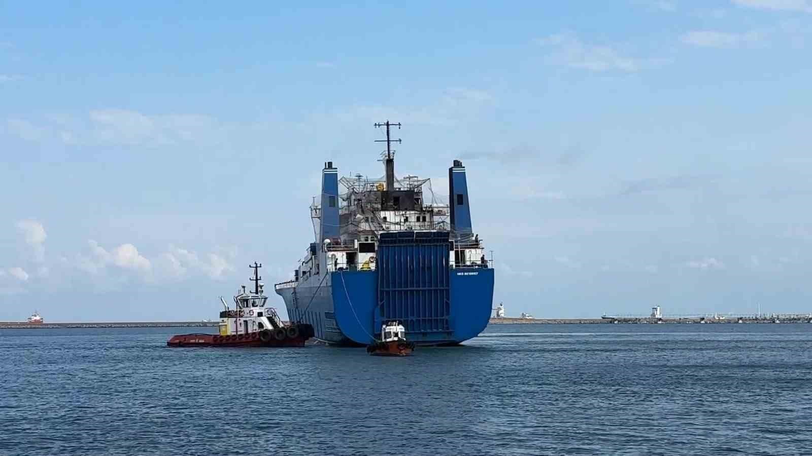 Дрон атаковал судно, спешившее на помощь сухогрузу в Черном море, пишут СМИ