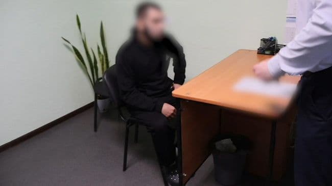 ФСБ показала видео с лишенными гражданства иностранцами