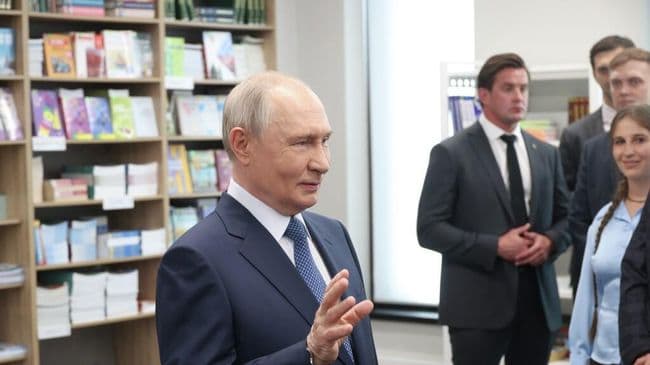 Путин открыл новые школы в российских регионах