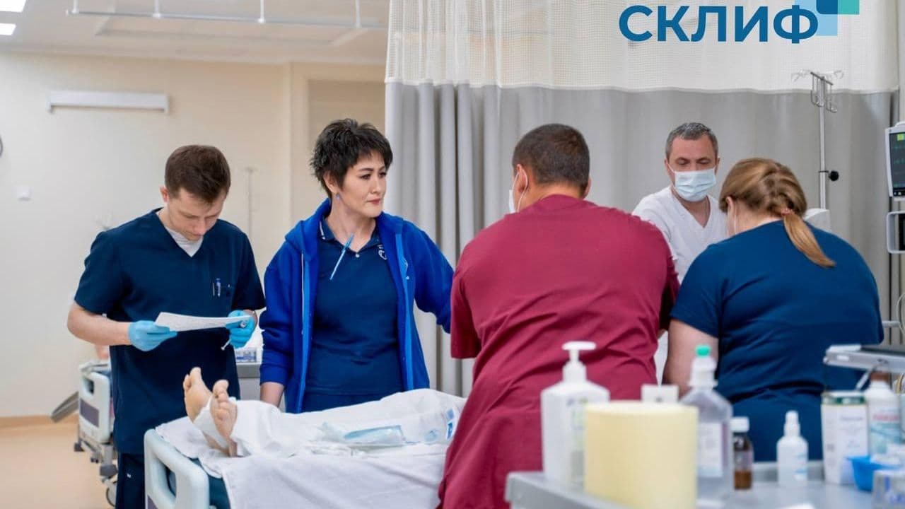В Москве врачи скорой приняли роды в лифте