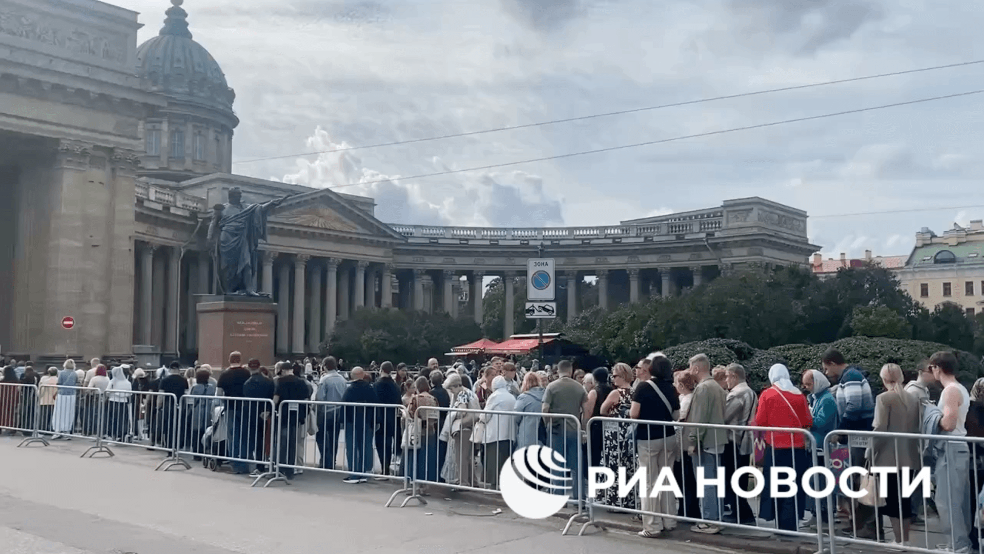 В Петербурге растет очередь к мощам Спиридона Тримифунтского