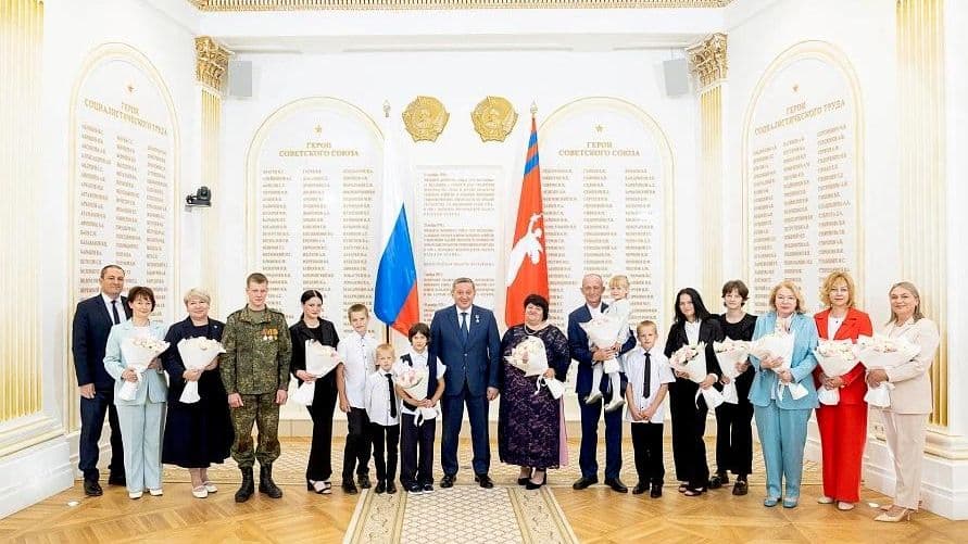 Жительница Волгоградской области получила орден "Мать-героиня"