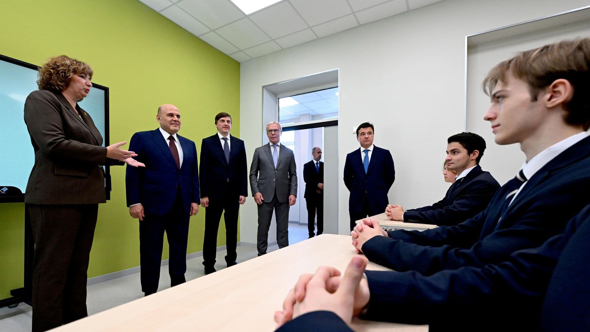 Мишустин задал ученикам задачу по математике в домодедовской школе