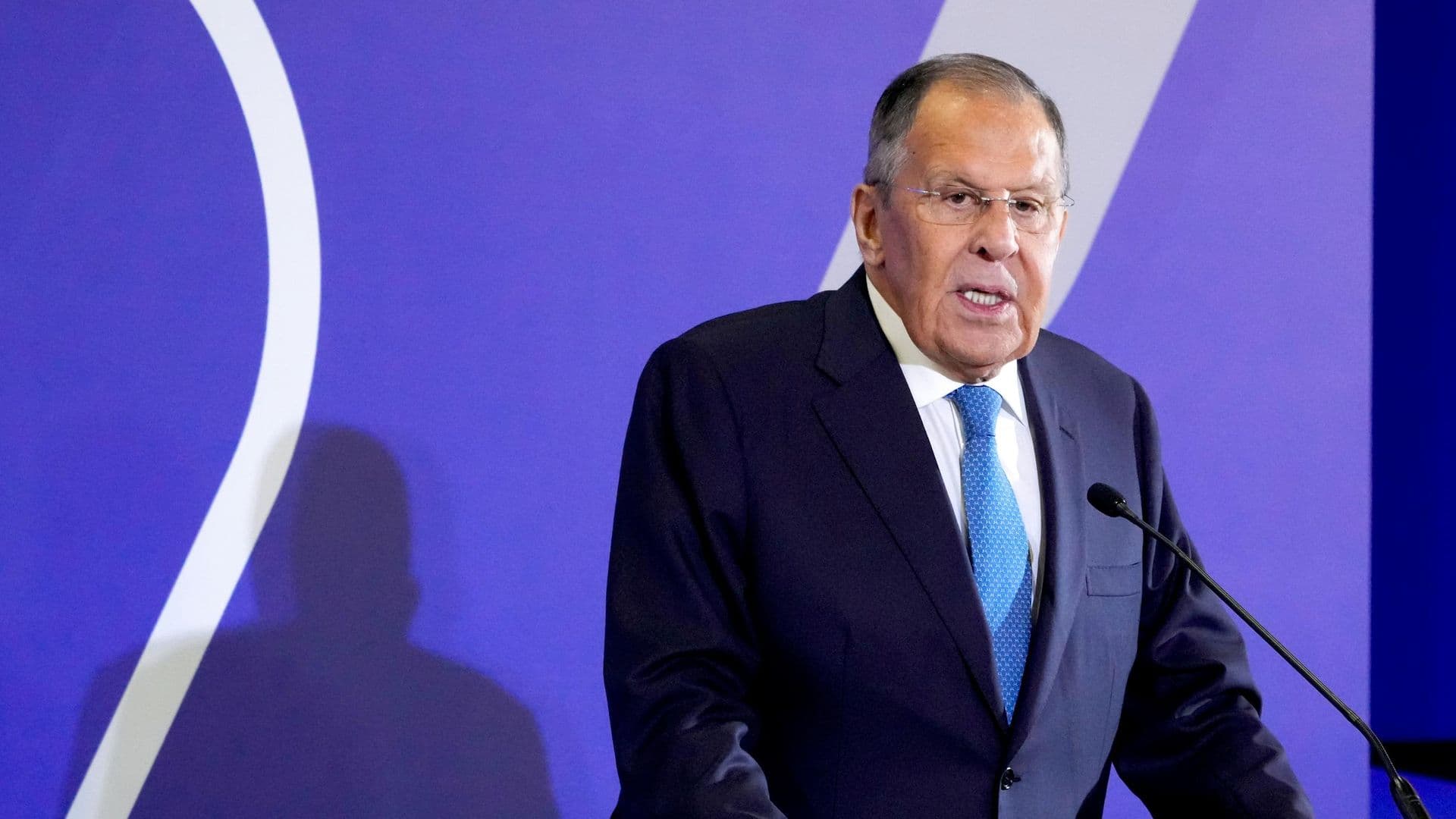 Лавров рассказал, как начал писать стихи
