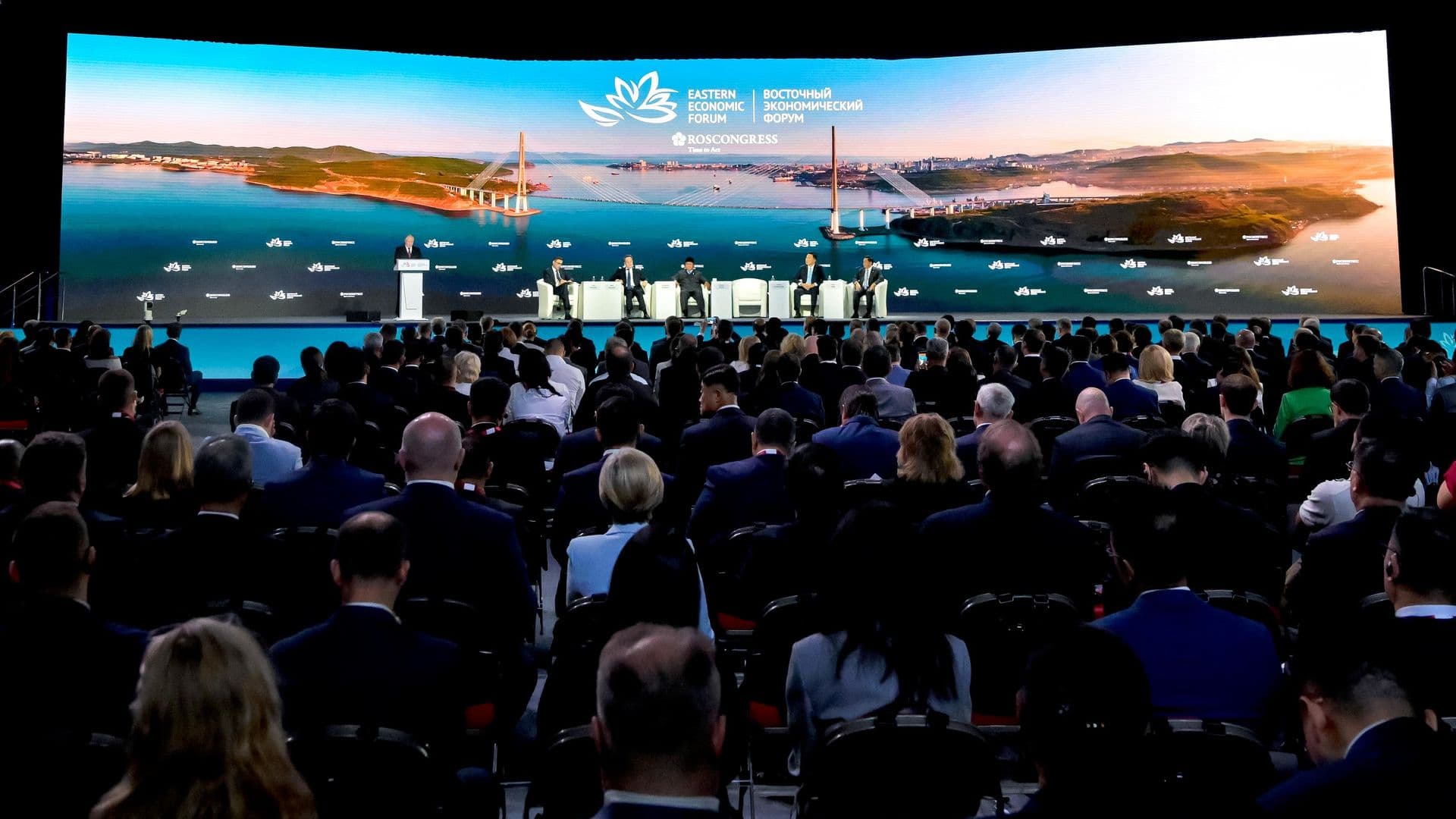 Путин призвал найти источники финансирования мастер-планов для городов ДФО