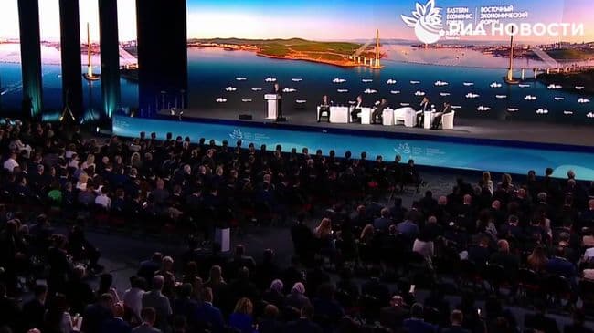 Путин предложил продлить повышенную выплату за третьего ребенка в ДФО