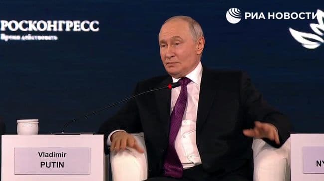 Решения по ключевой ставке направлены на стабильность, заявил Путин