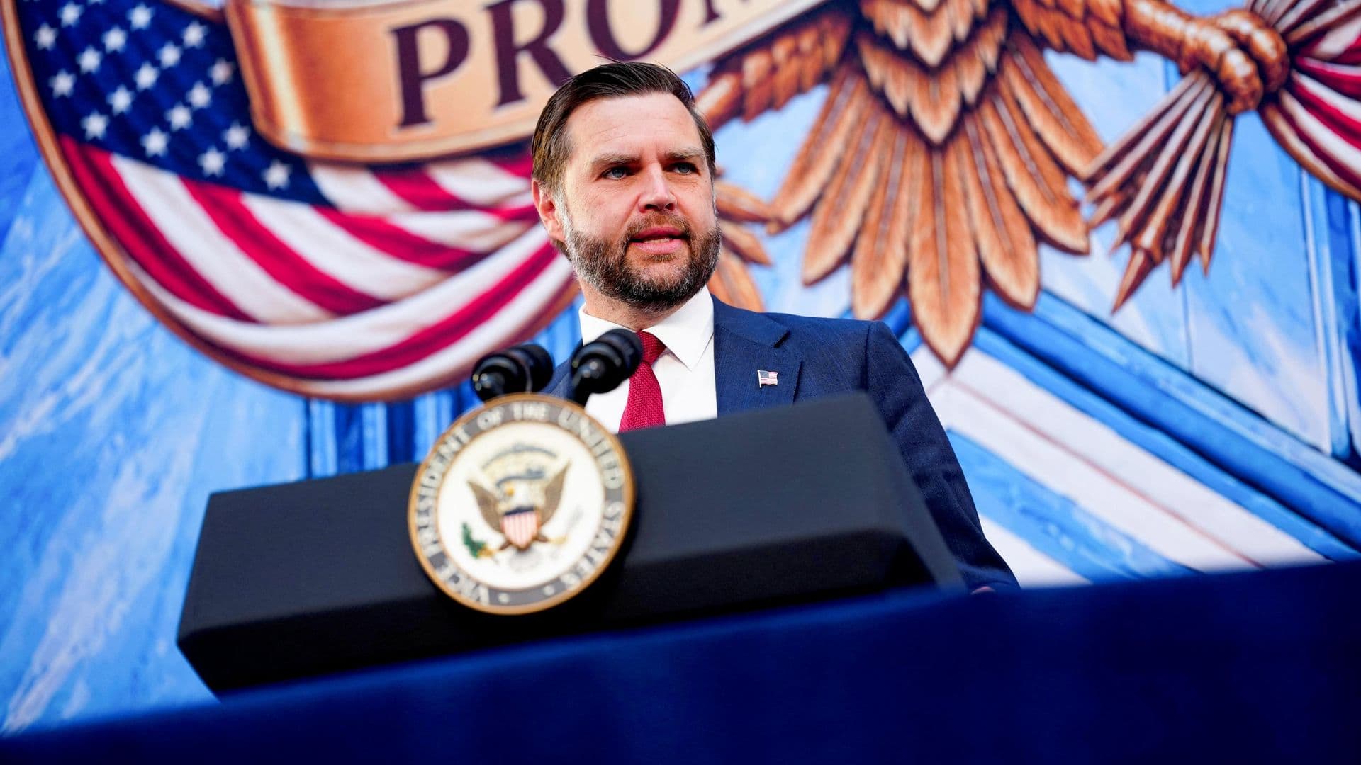 Вице-президент США заявил, что экономика не может быть основана на услугах