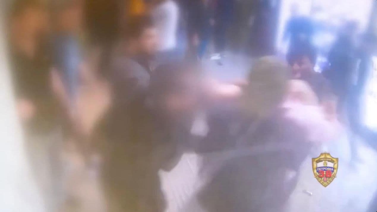В Москве дебошир сломал нос мужчине в переходе метро