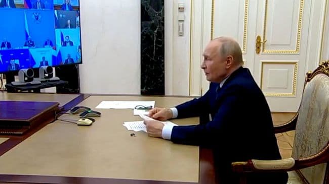 Путин поблагодарил муниципалитеты за благоустройство территорий вокруг стел