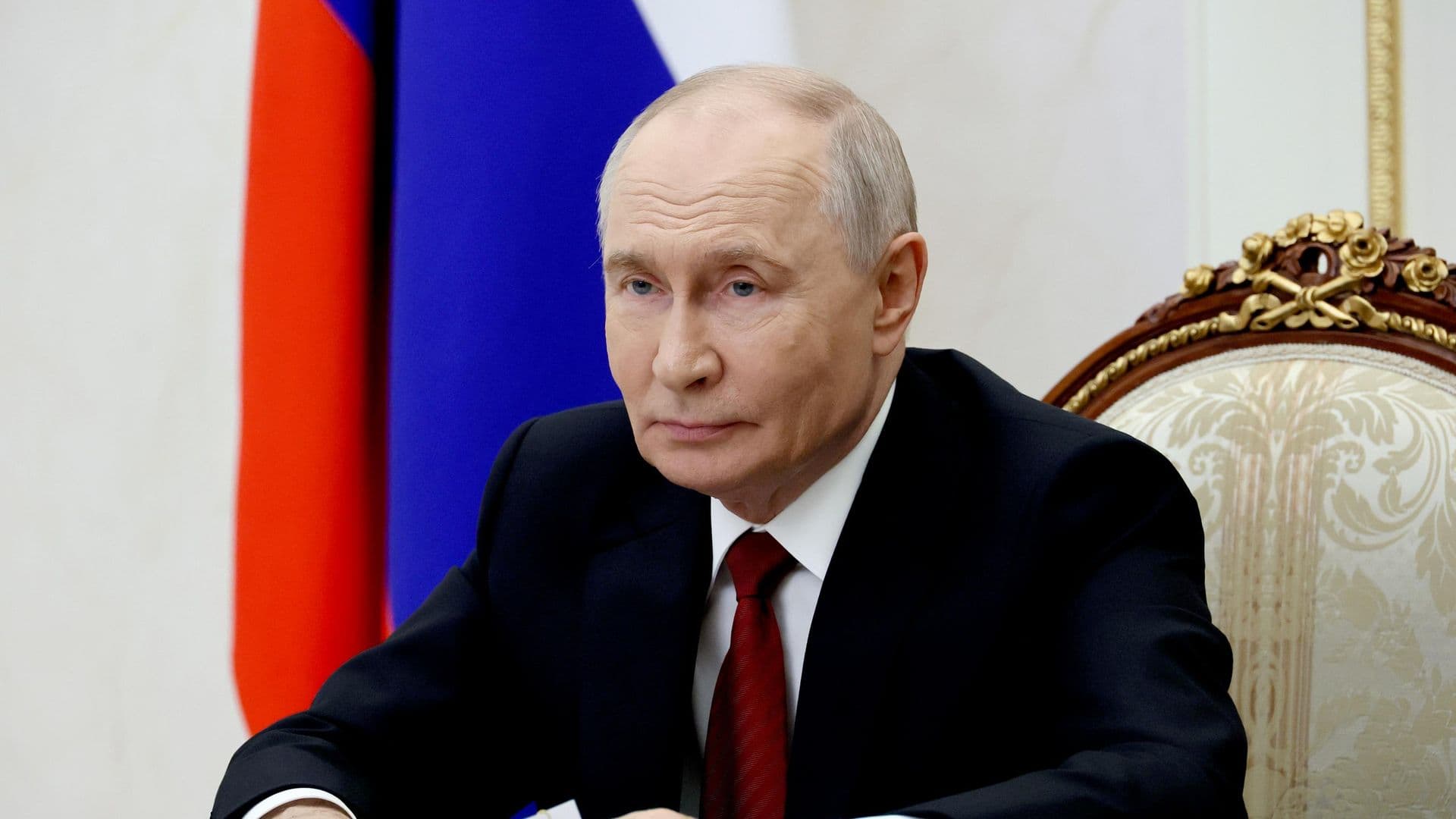 Путин дал старт работе нефтепровода к новому терминалу на "Восток Ойл"