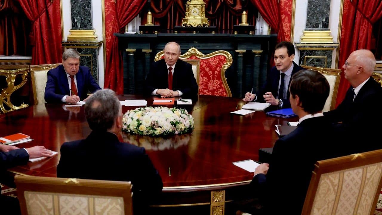 Ушаков назвал беседу Путина с Уиткоффом и Кушнером доверительной